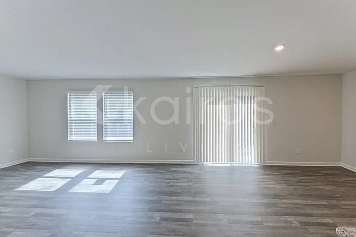 202 Topaz Ln — Photo 5