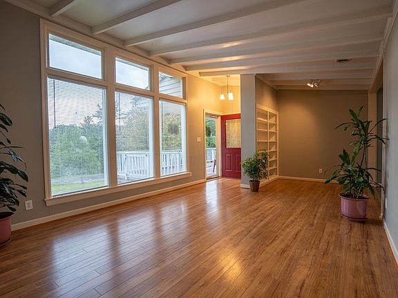 Spacious, light living room!