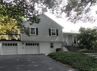 8 Overlook Rd N, White Plains, NY 10603