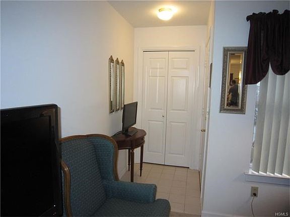 3rd image of 625 Crab Apple Ln
