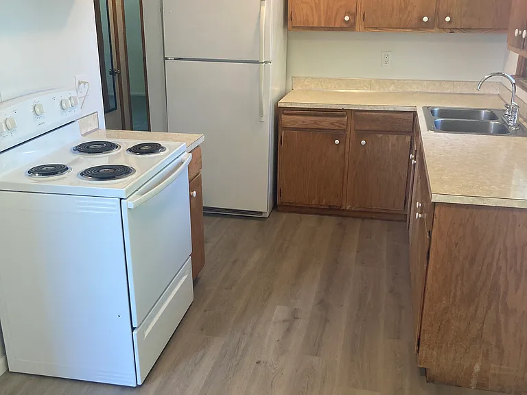 1803 Spruce Dr — Photo 7