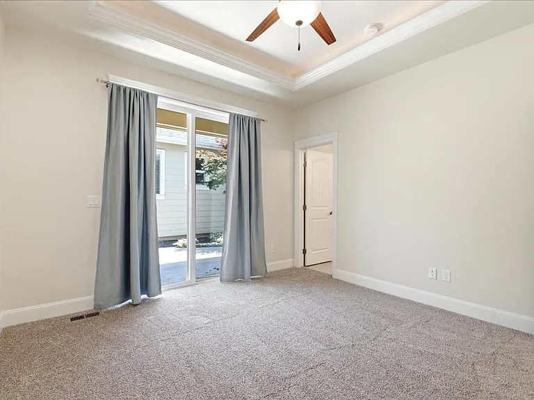 1415 E Summerheights Dr — Photo 29