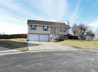 104 Carrie Ct, Lathrop, MO 64465