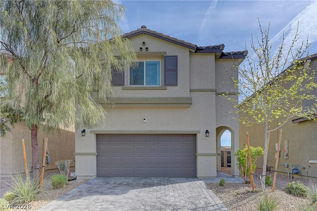 4 bed, 2.5 bath, 1876 sqft, $2,299 — Photo 1