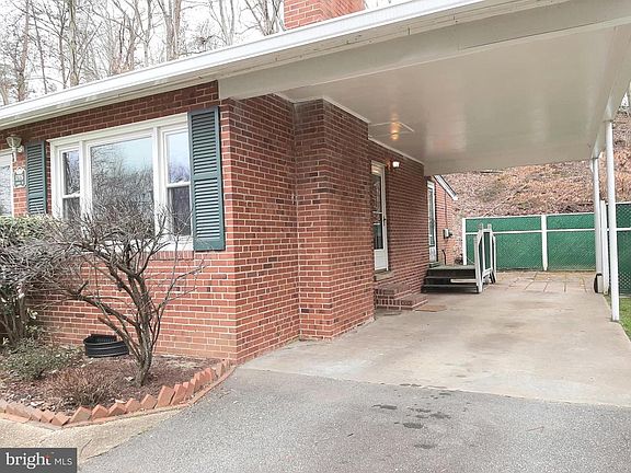 3rd image of 17926 Curtis Dr
