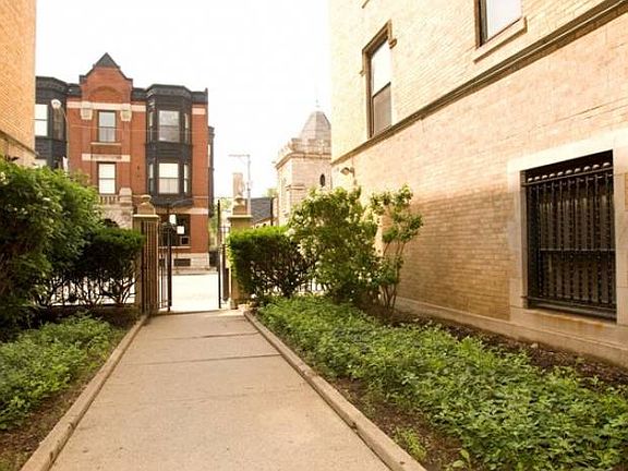 2nd image of 610 W Belmont Ave APT 2E