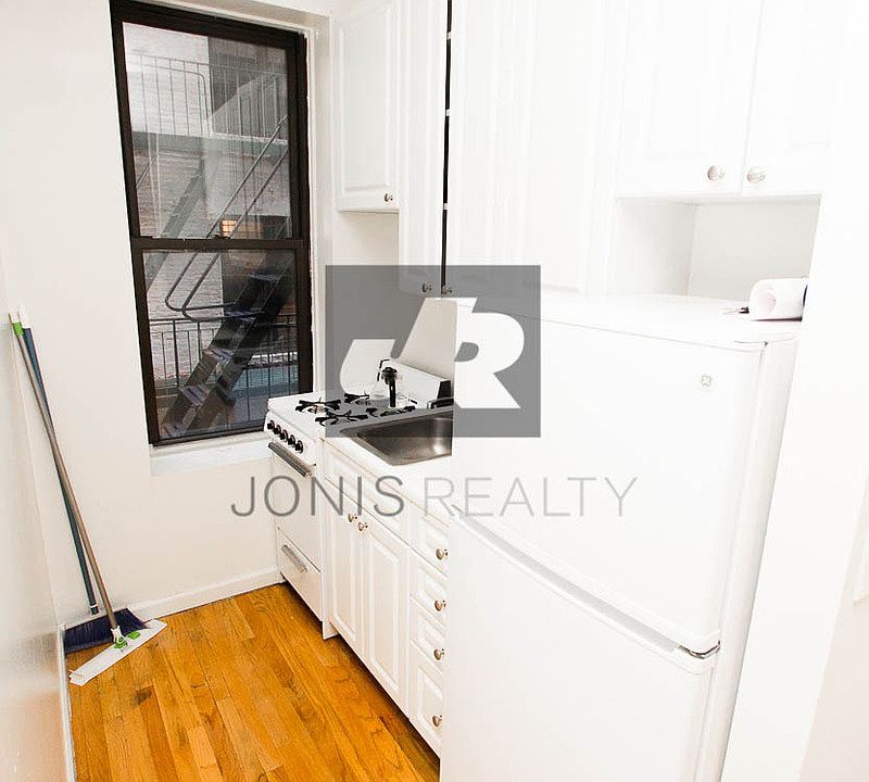 2nd image of 221 E 85th St APT 14