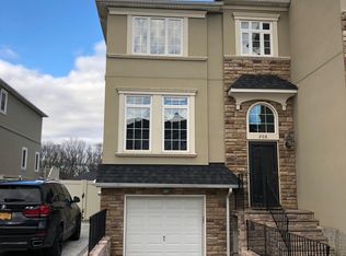 208 Presentation Cir APT 2, Staten Island, NY 10312