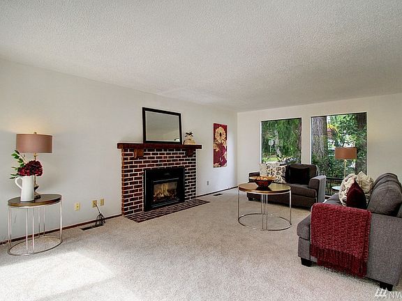 5th image of 707 NE Pinecrest Dr