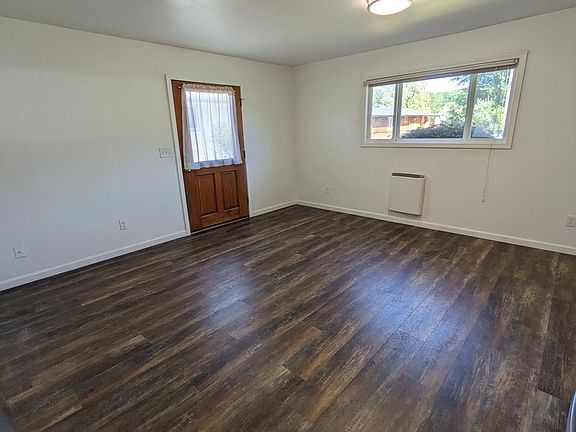 4th image of 221 S 5th St