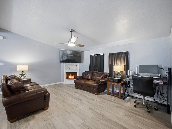 3rd image of 704 Riley St