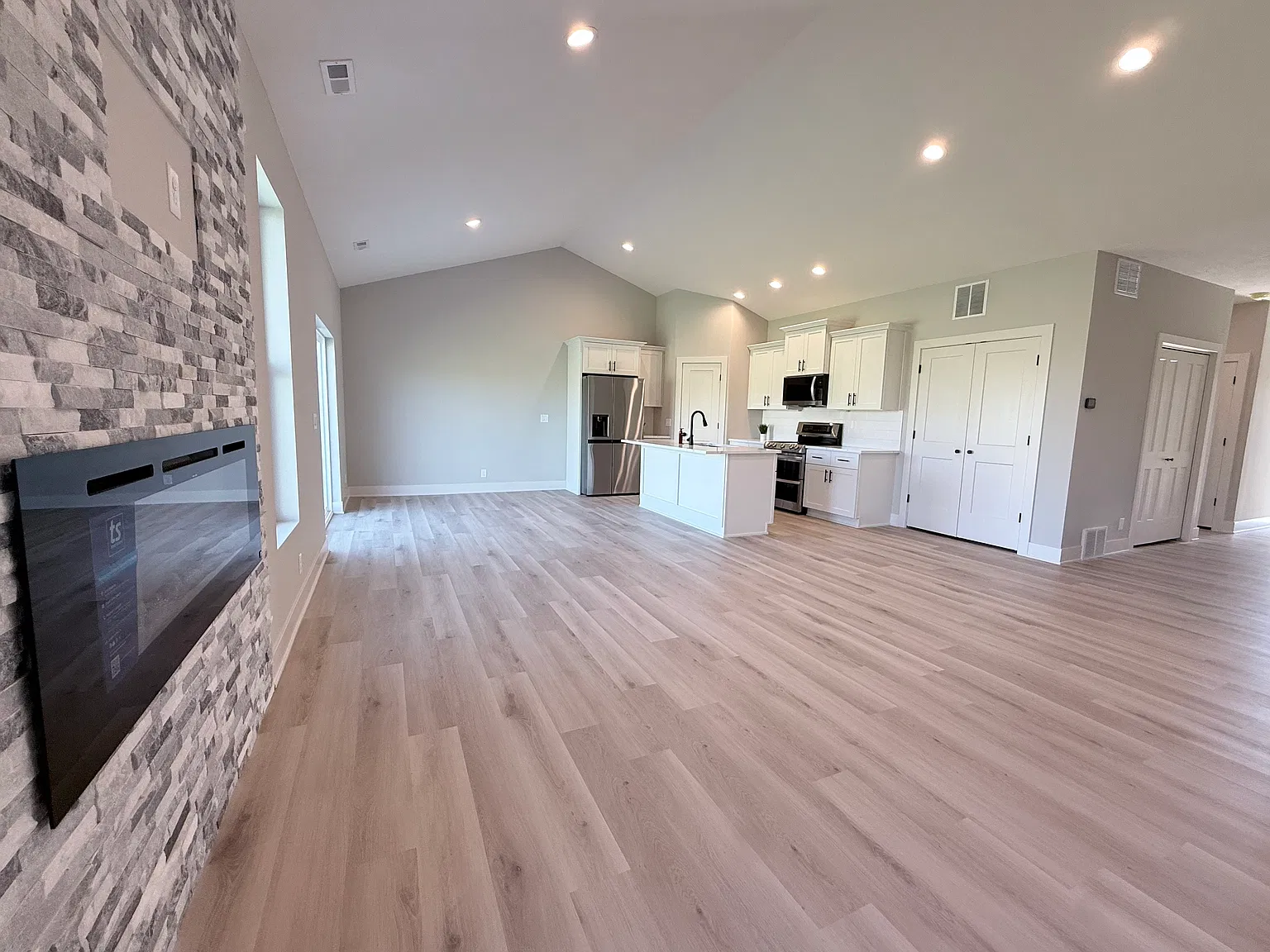 3 bed, 1700 sqft, $3,500 — Photo 3