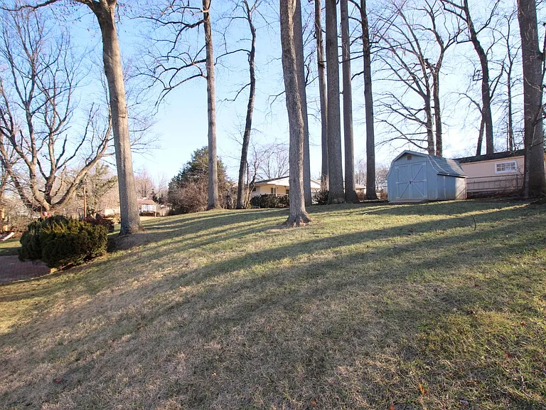 316 Patrick St SW — Photo 26