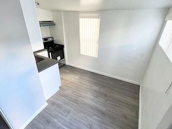 3rd image of 5636 Auckland Ave