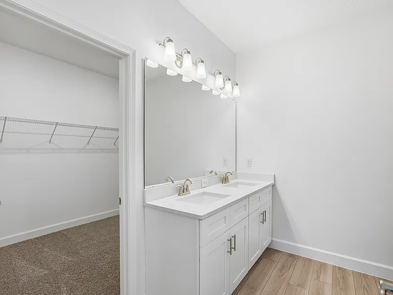1209 W 15th St — Photo 18