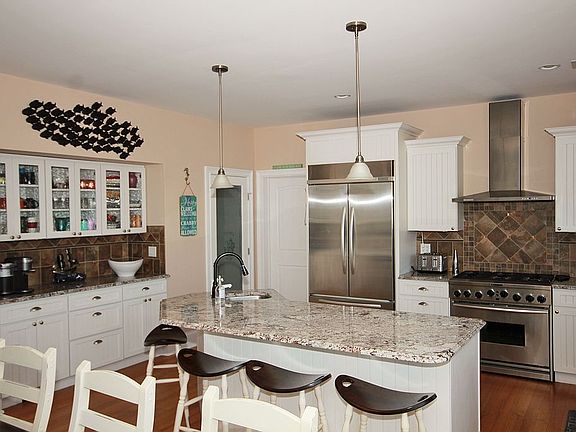 3rd image of 243 Teakwood Dr