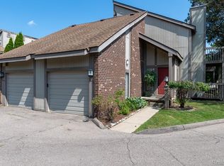 7427 Radcliff Ct, West Bloomfield, MI 48322