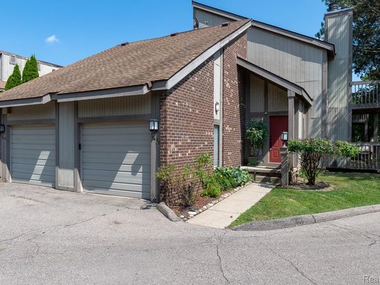 7427 Radcliff Ct, West Bloomfield, MI 48322