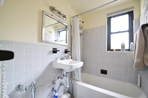 Rented by Lasri Group Inc | media 67