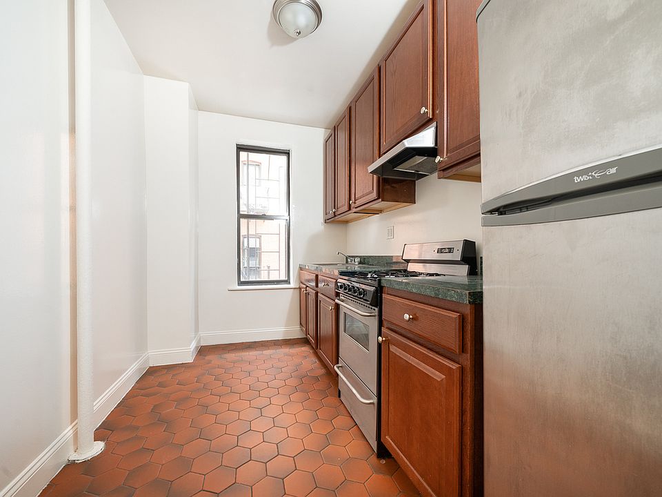 2nd image of 610 W 164th St #5A