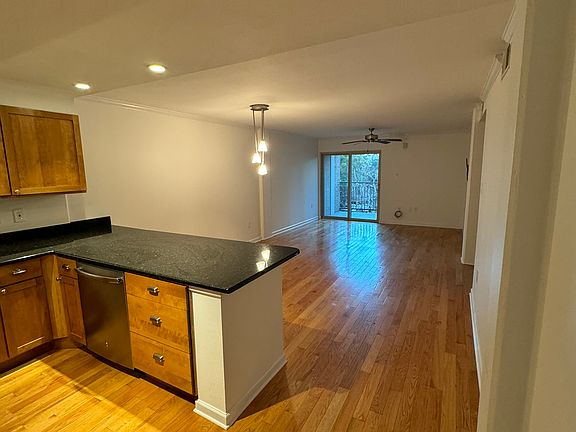 3rd image of 3915 Saint Charles Ave APT 307