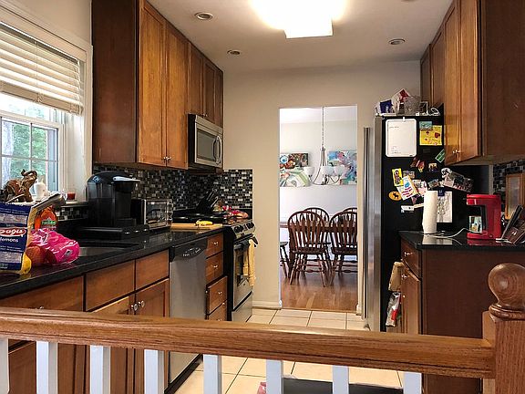 4th image of 9910 Derbyshire Ln