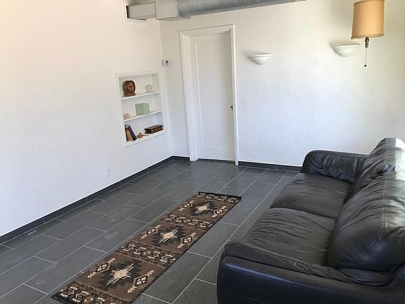 4th image of 3301 E Willard St #6