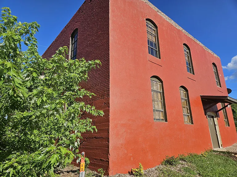 1303 W College St — Photo 42