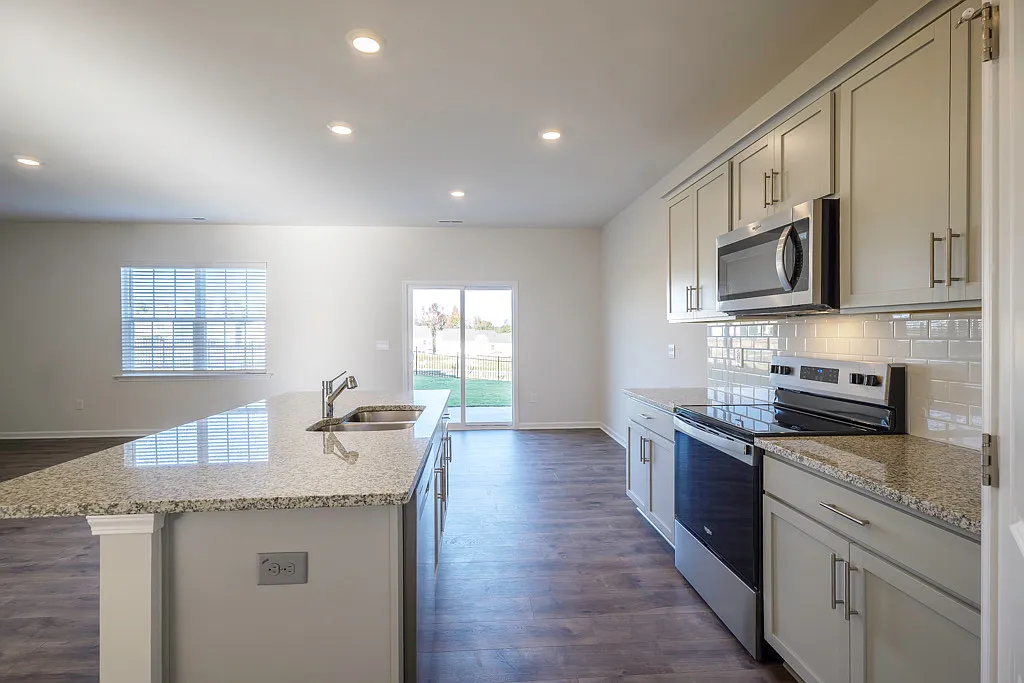 5 bed, 2511 sqft, $2,400 — Photo 4