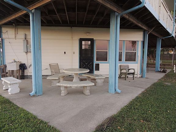 4th image of 639 Alamo Beach Ave