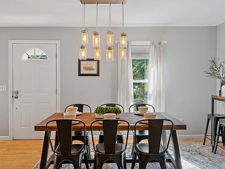 387 Maple Ave — Photo 8