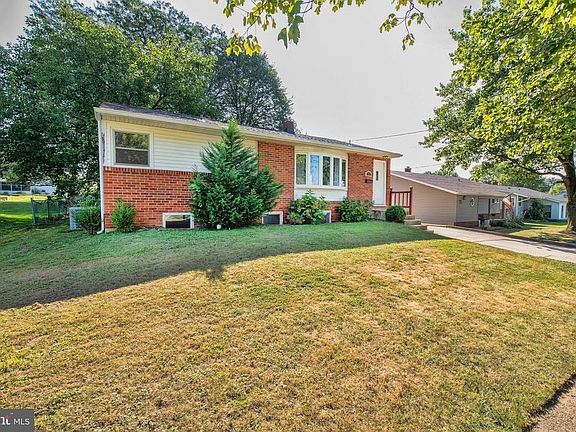 2nd image of 2433 Hammond Pl