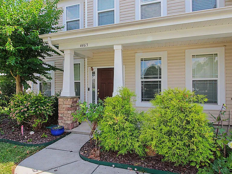 4463 Sourwood Ct — Photo 3