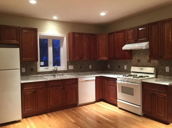 204 Main St #D, Epping, NH 03042