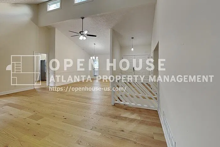 3 bed, 2.0 bath, 2442 sqft, $2,350 — Photo 4