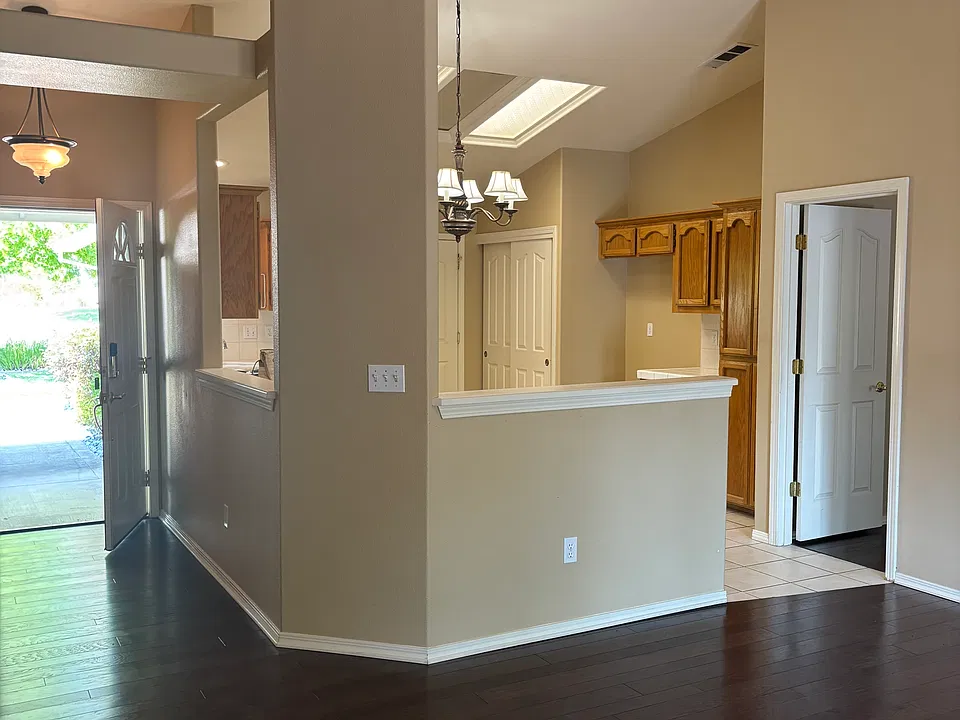 4867 Tralee Ln