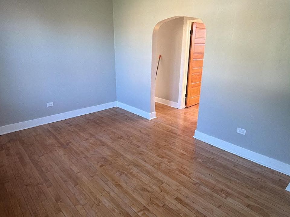 1st image of 3312 E 136th St #1R