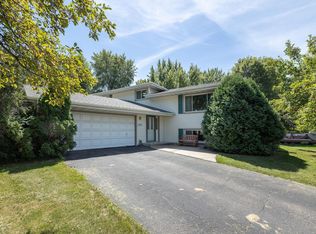 12917 Apple View Ln, Burnsville, MN 55337