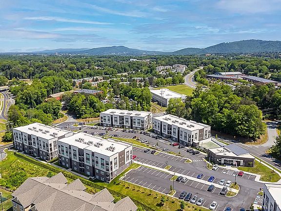 Pet-Friendly Perks at 5 Row Apartments