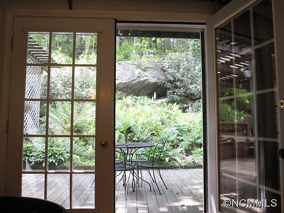 4th image of 2108 Woodcrest Ln