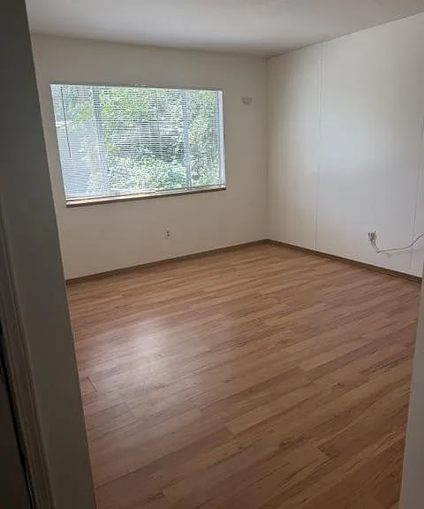 316 NE C St — Photo 7