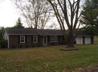 220 Hickory Heights Dr, Bedford, IN 47421