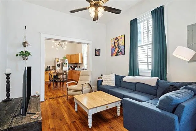 2 bed, 1.0 bath, 917 sqft, $1,600 — Photo 2