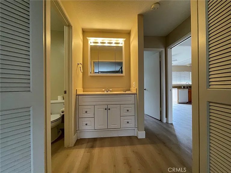 61 Streamwood #61 — Photo 12