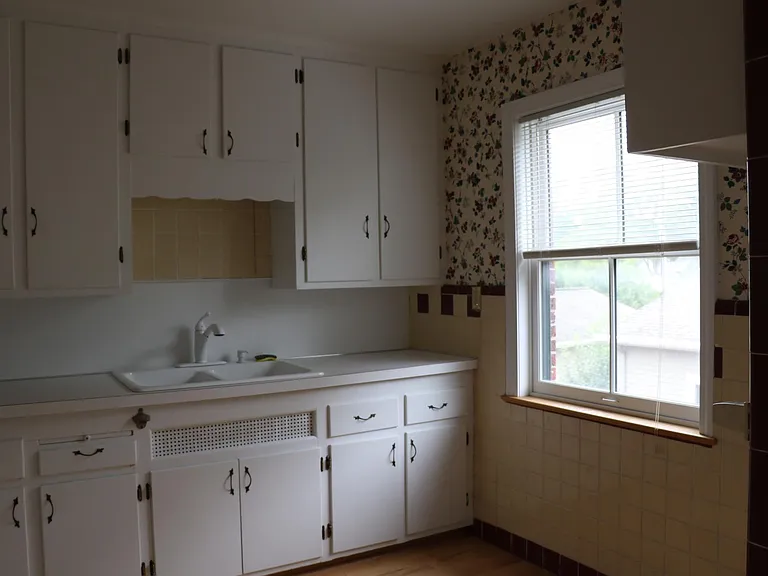 221 Green Ave #2 — Photo 7
