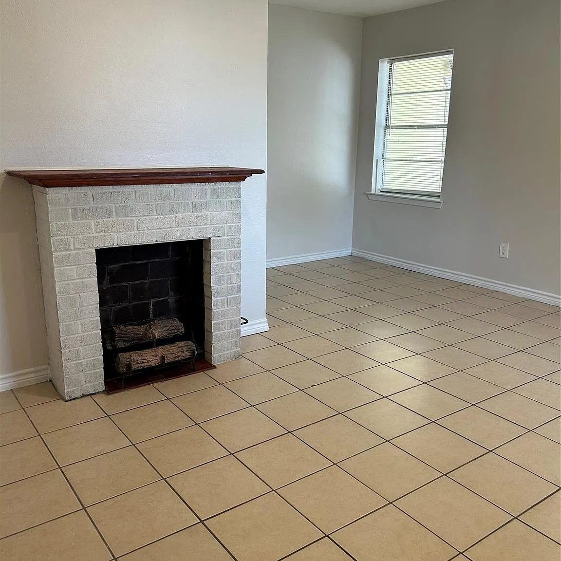3 bed, 1.0 bath, 1155 sqft, $1,400 — Photo 3