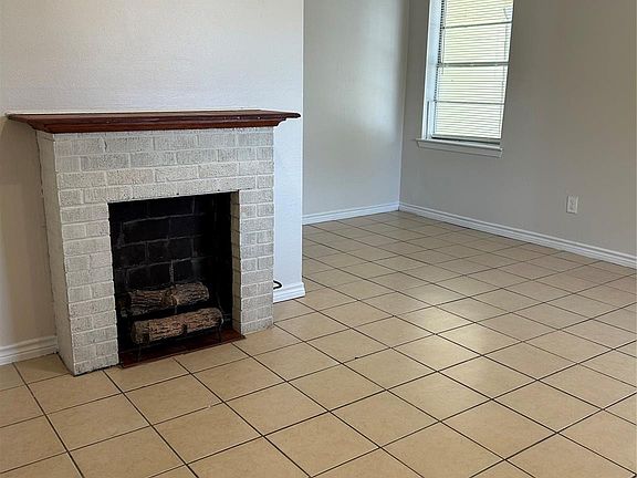 3rd image of 708 Zoe St