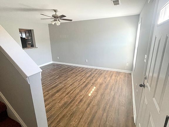 3rd image of 1037 Autumn Leaf Dr #2