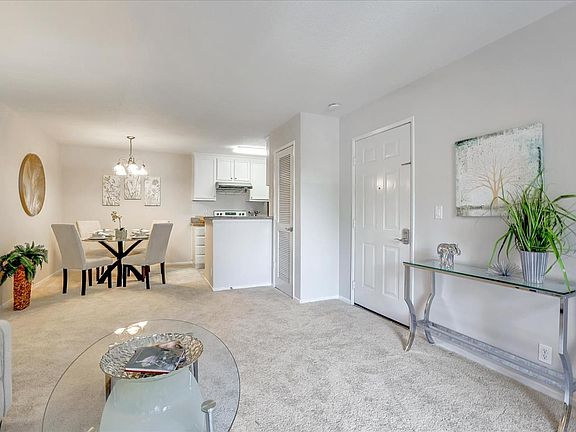 2nd image of 2677 Somerset Park Cir
