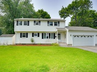 32 Newbridge Ave, Burlington, MA 01803